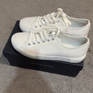 Tommy Hilfiger slip on sneakers